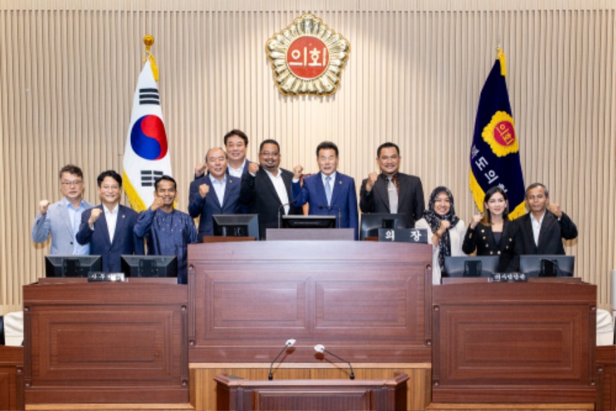 인도네시아 족자카르타 주의회 경상북도의회 방문 사진3.jpg