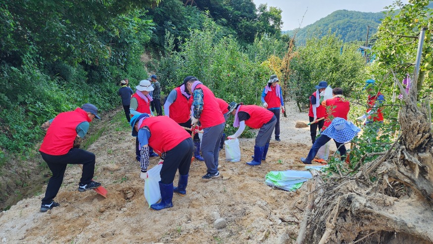 간부 수해복구활동 1.jpeg