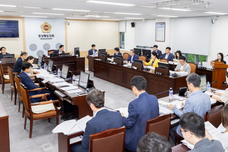 2023_08_30_제341회_임시회_문화환경위원회_사진.jpg