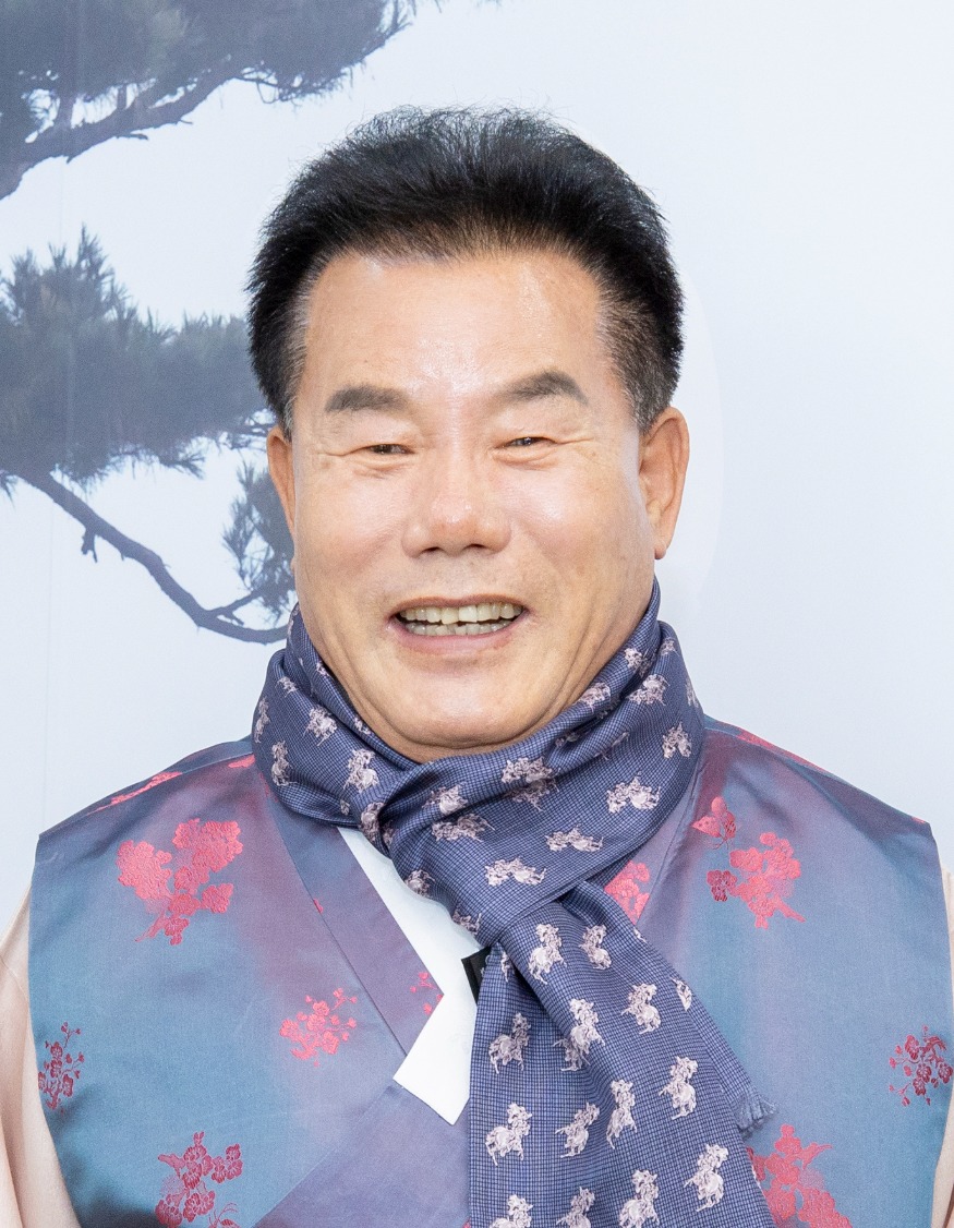 2023.12.29_배한철_의장님_한복사진(신년사)2.jpg