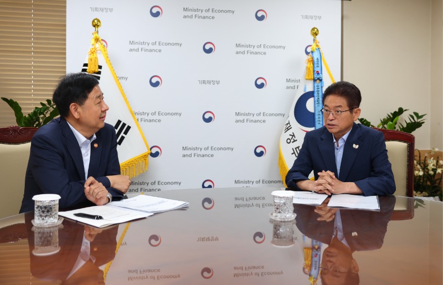 2._경제부총리_면담1.jpg